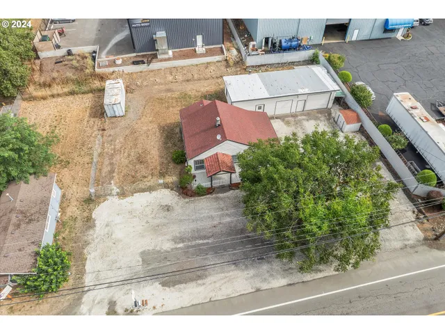 $600,000 | 16265 Highway 224, Damascus, OR 97089