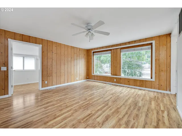 $600,000 | 16265 Highway 224, Damascus, OR 97089