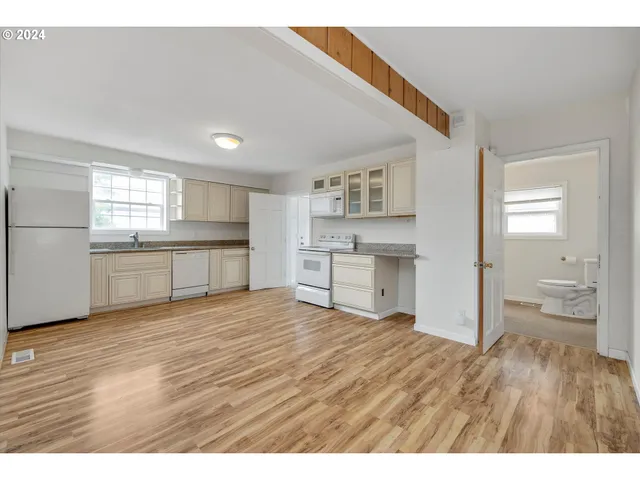 $600,000 | 16265 Highway 224, Damascus, OR 97089