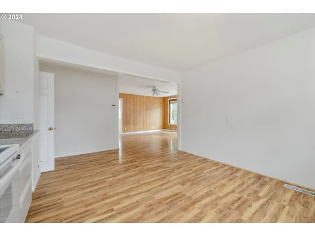 $600,000 | 16265 Highway 224, Damascus, OR 97089