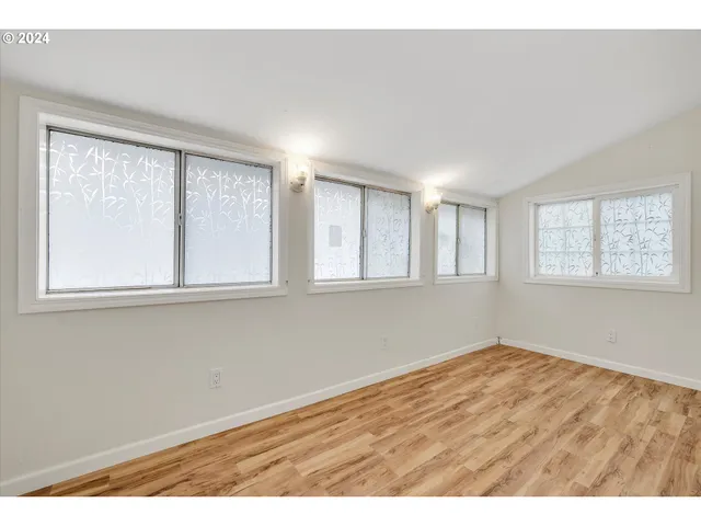 $600,000 | 16265 Highway 224, Damascus, OR 97089