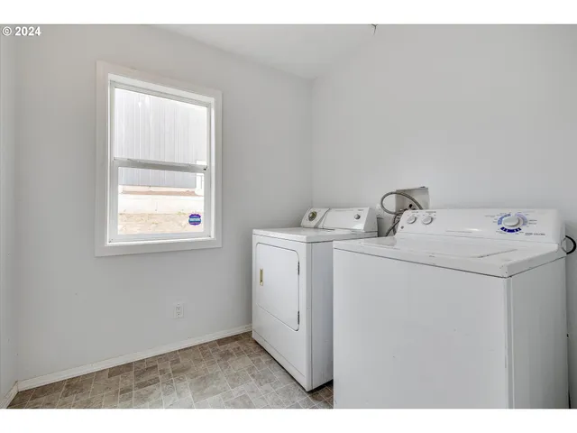 $600,000 | 16265 Highway 224, Damascus, OR 97089