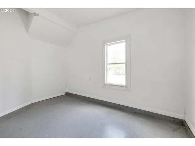 $600,000 | 16265 Highway 224, Damascus, OR 97089