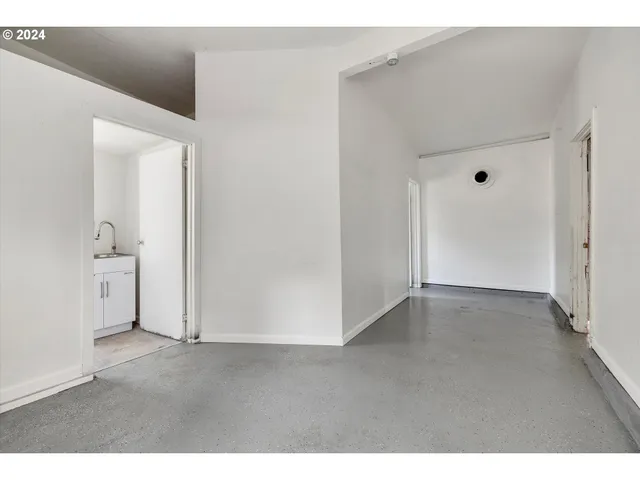 $600,000 | 16265 Highway 224, Damascus, OR 97089