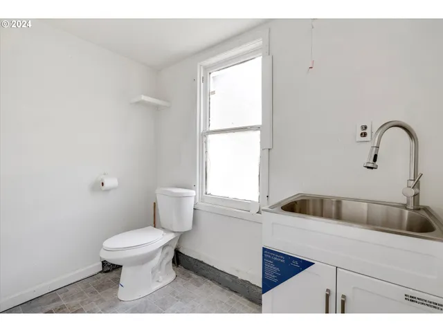 $600,000 | 16265 Highway 224, Damascus, OR 97089