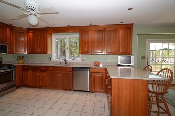 58 Buttercup Lane Hanover, MA 02339 - Photo 15 of 23