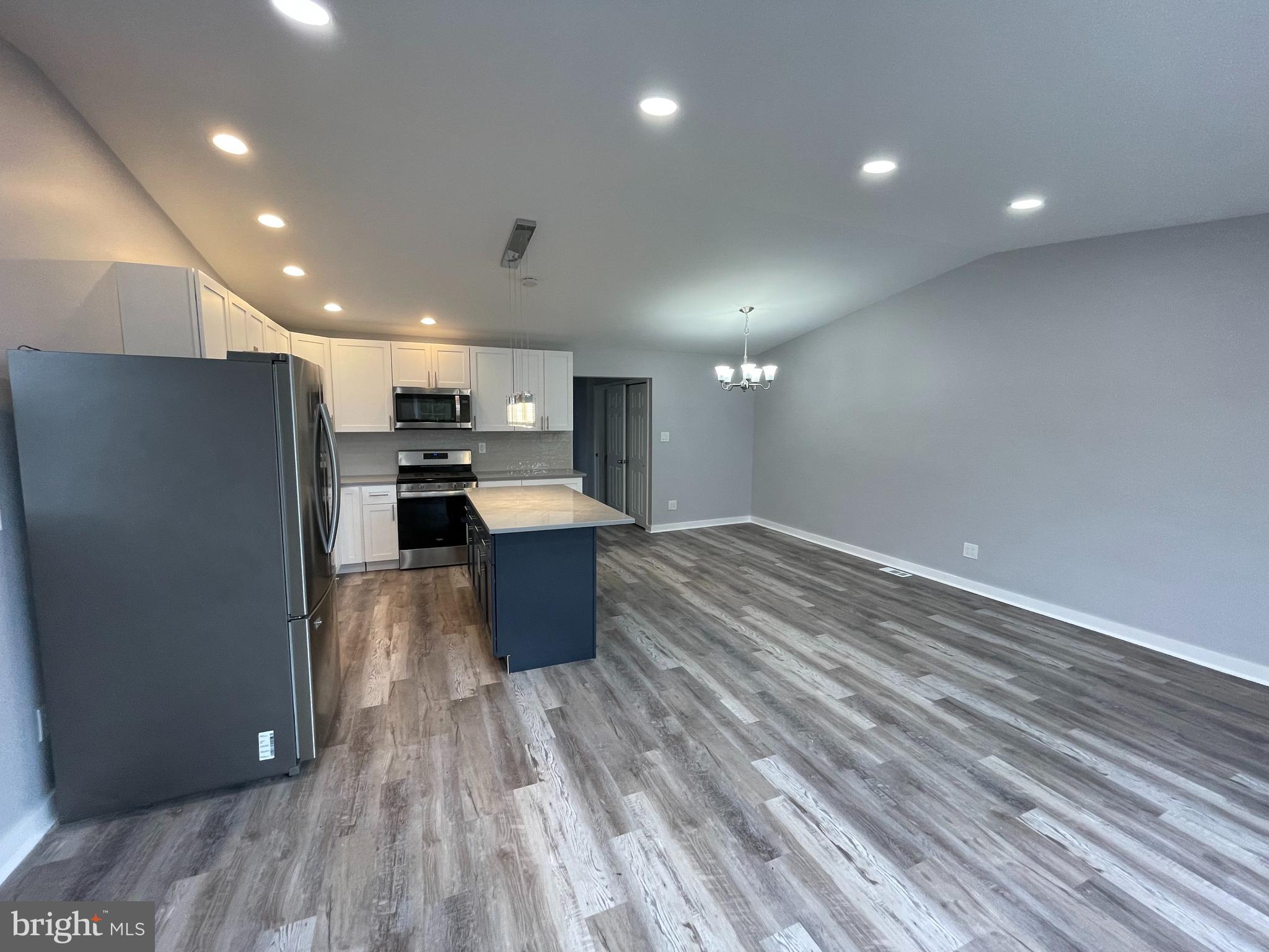 8912 Blue Grass Road Philadelphia, PA 19152 - Photo 4 of 18 Gallery Image 4