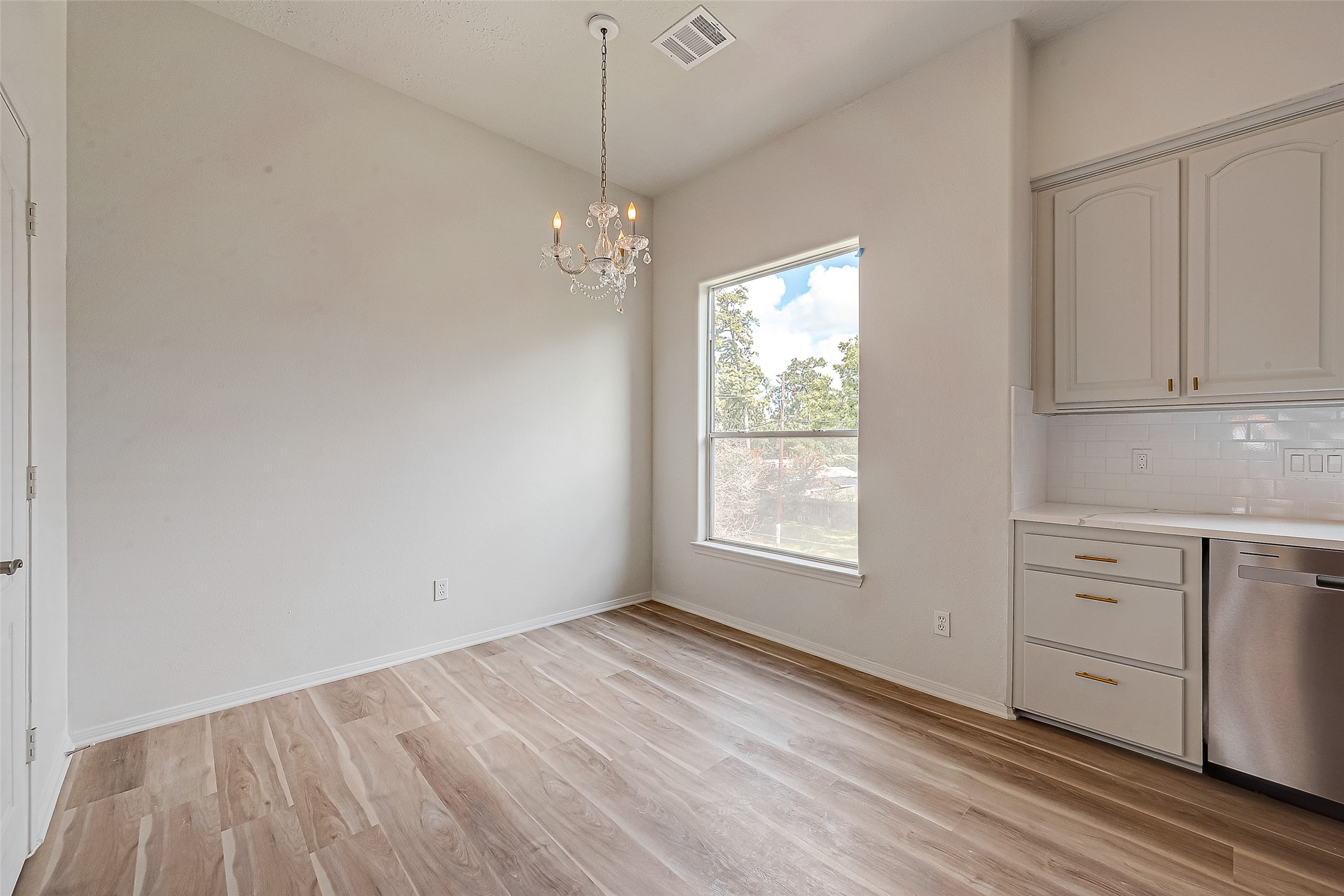 2150 Stacy Knoll Houston, TX 77008 - Photo 24 of 40 Breakfast area