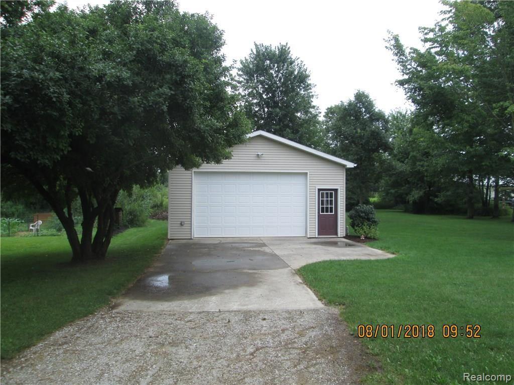 2438 Beach Road Port Huron, MI 48060 - Photo 5 of 72 IMG_4485.JPG