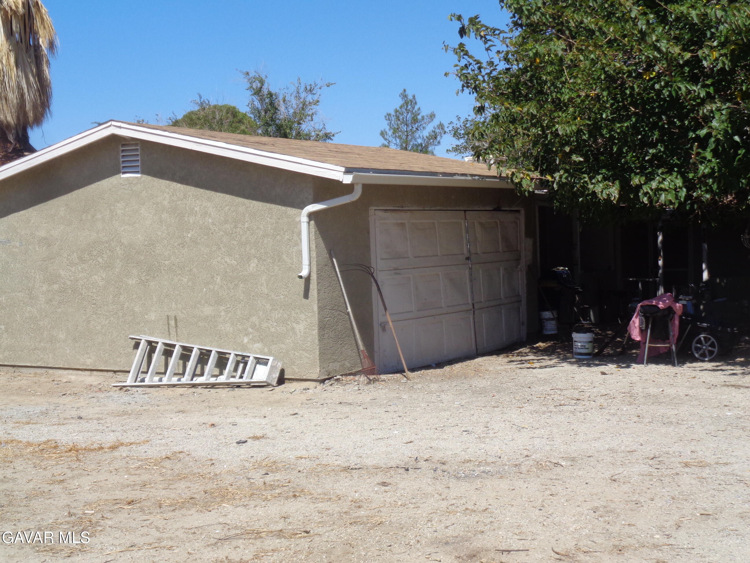 9728 Aveune S10 Street East Littlerock, CA 93543 - Photo 21 of 45 a view of outdoor space and yard