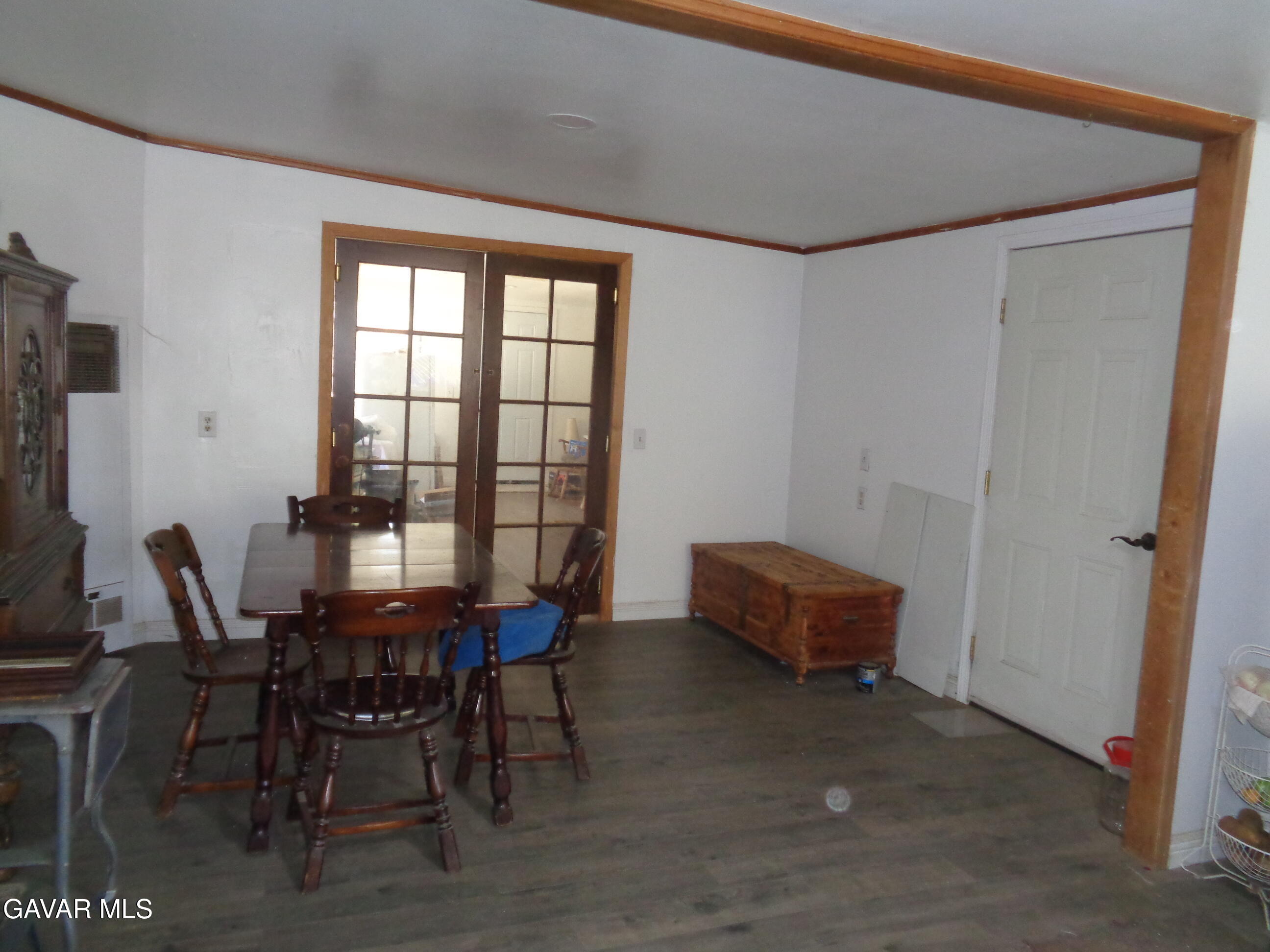 9728 Aveune S10 Street East Littlerock, CA 93543 - Photo 30 of 45 a view of a dining room with furniture and window