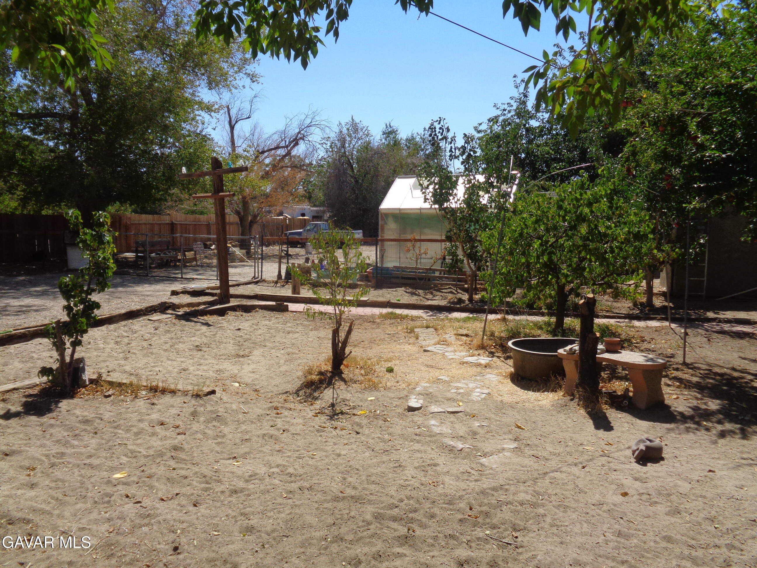 9728 Aveune S10 Street East Littlerock, CA 93543 - Photo 36 of 45 a view of a backyard of the house