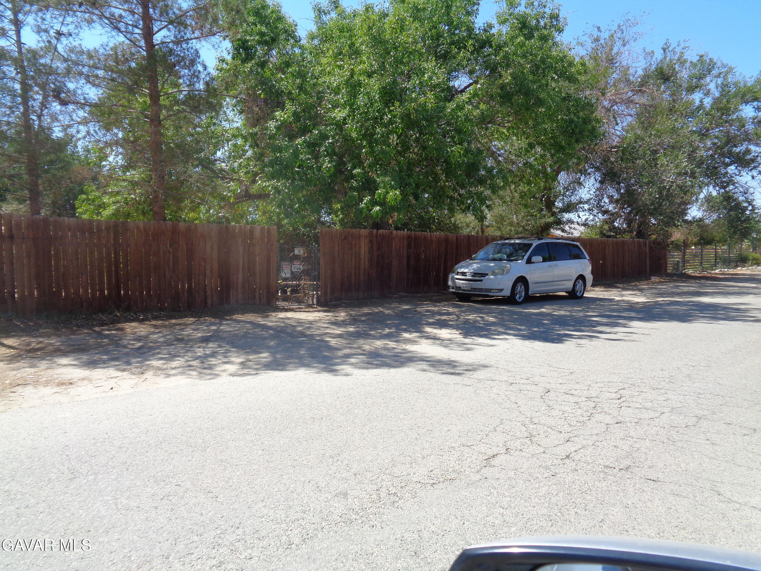9728 Aveune S10 Street East Littlerock, CA 93543 - Photo 38 of 45 a view of backyard with wooden fence