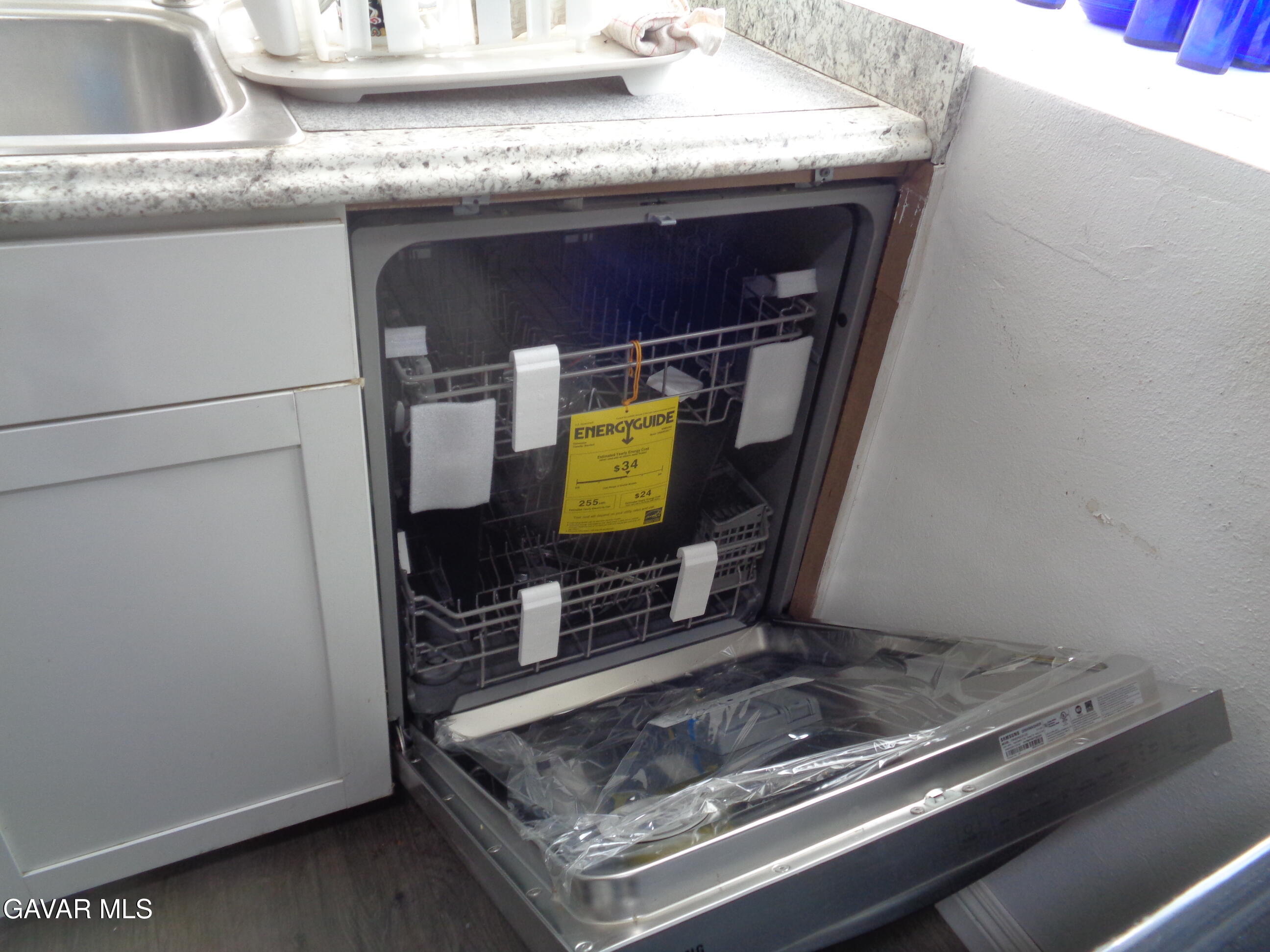 9728 Aveune S10 Street East Littlerock, CA 93543 - Photo 5 of 45 a living room with washer and dryer