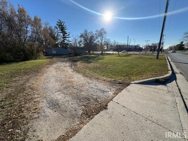 $69,900 | 3325 Lower Huntington Road, Fort Wayne, IN 46809