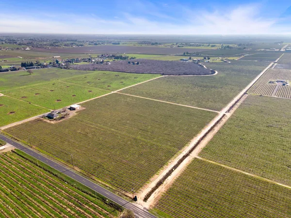 $1,040,000 | 10400 East Harney Lane, Lodi, CA 95240