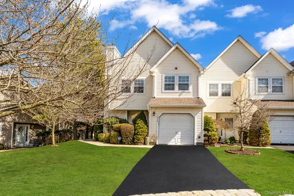 $765,000 | 229 Erik Drive, East Setauket, NY 11733