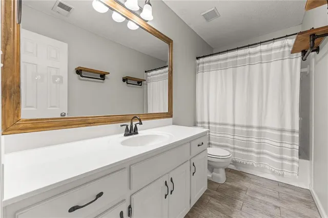 $550,000 | 15826 Maple Street, Overland Park, KS 66223