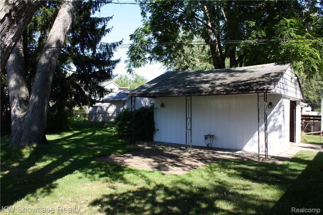 1940 Cambridge Road Berkley, MI 48072 - Photo 24 of 24 IMG_1226.jpg