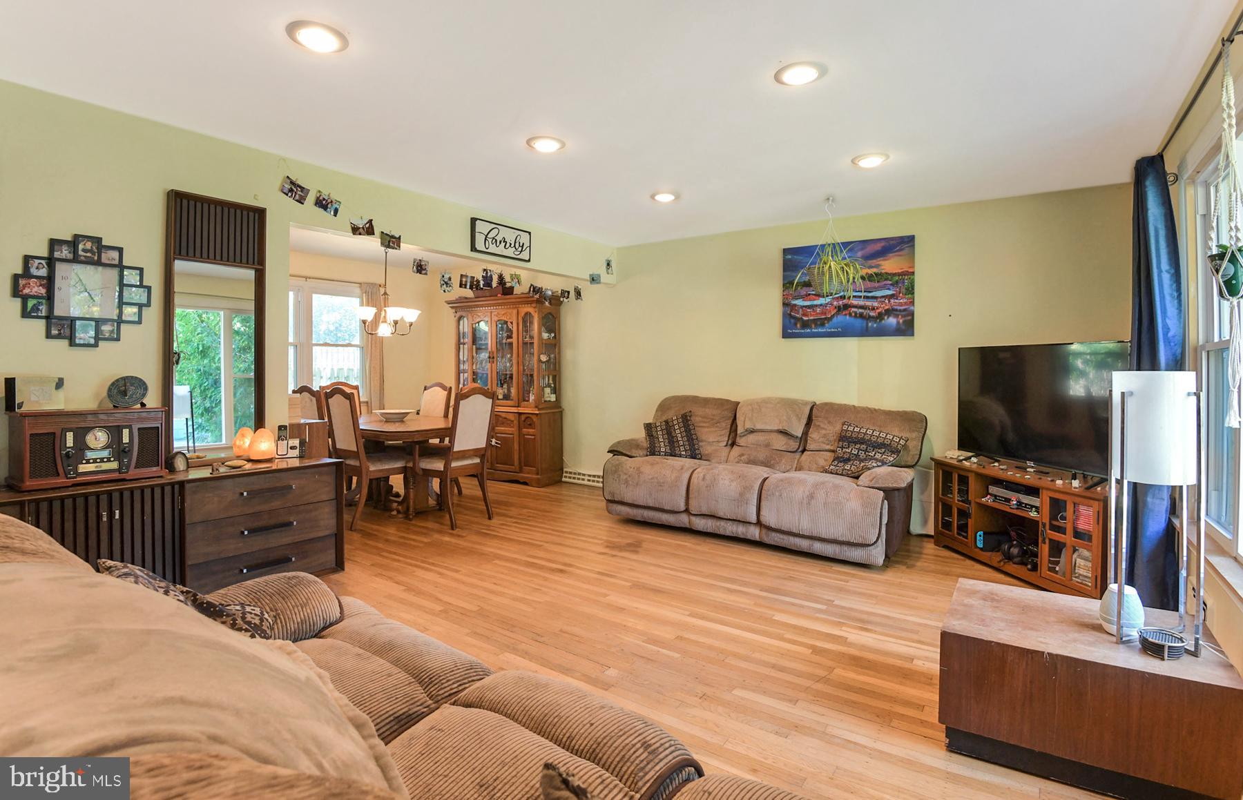 16 Merritt Drive Lawrenceville, NJ 08648 - Photo 3 of 21