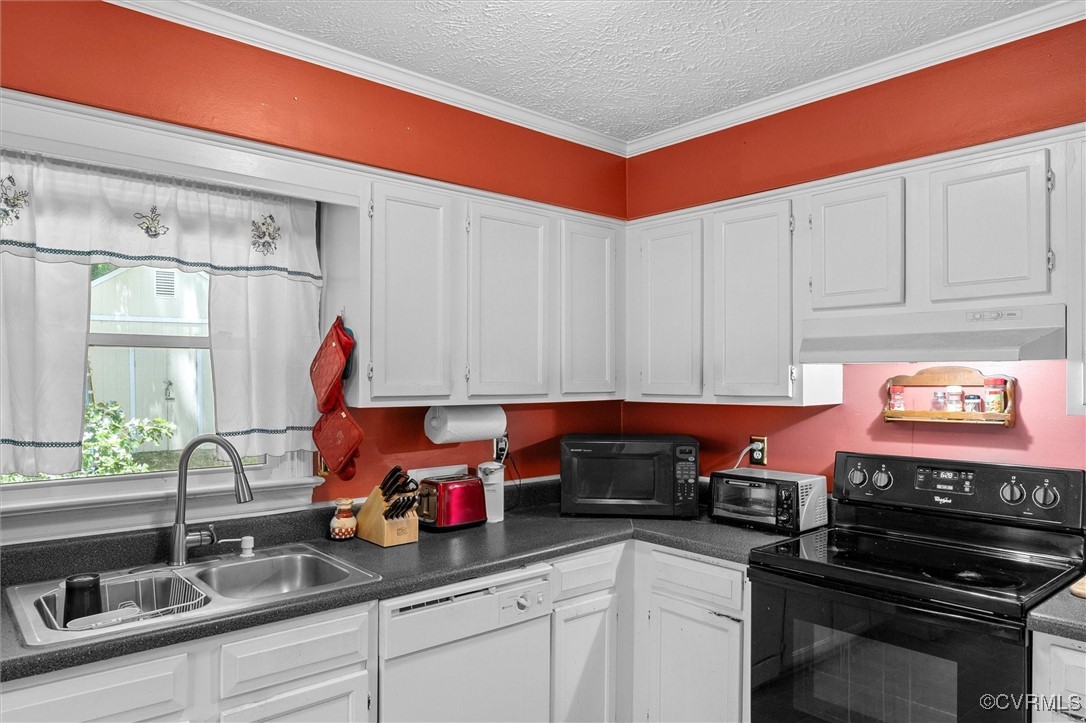 7306 Full Rack Drive Midlothian, VA 23112 - Photo 13 of 32 Kitchen with black appliances, white cabinets, a t