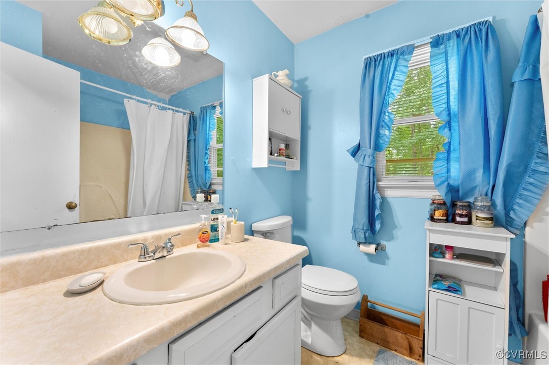 7306 Full Rack Drive Midlothian, VA 23112 - Photo 28 of 32 Full bathroom with vanity and curtained shower