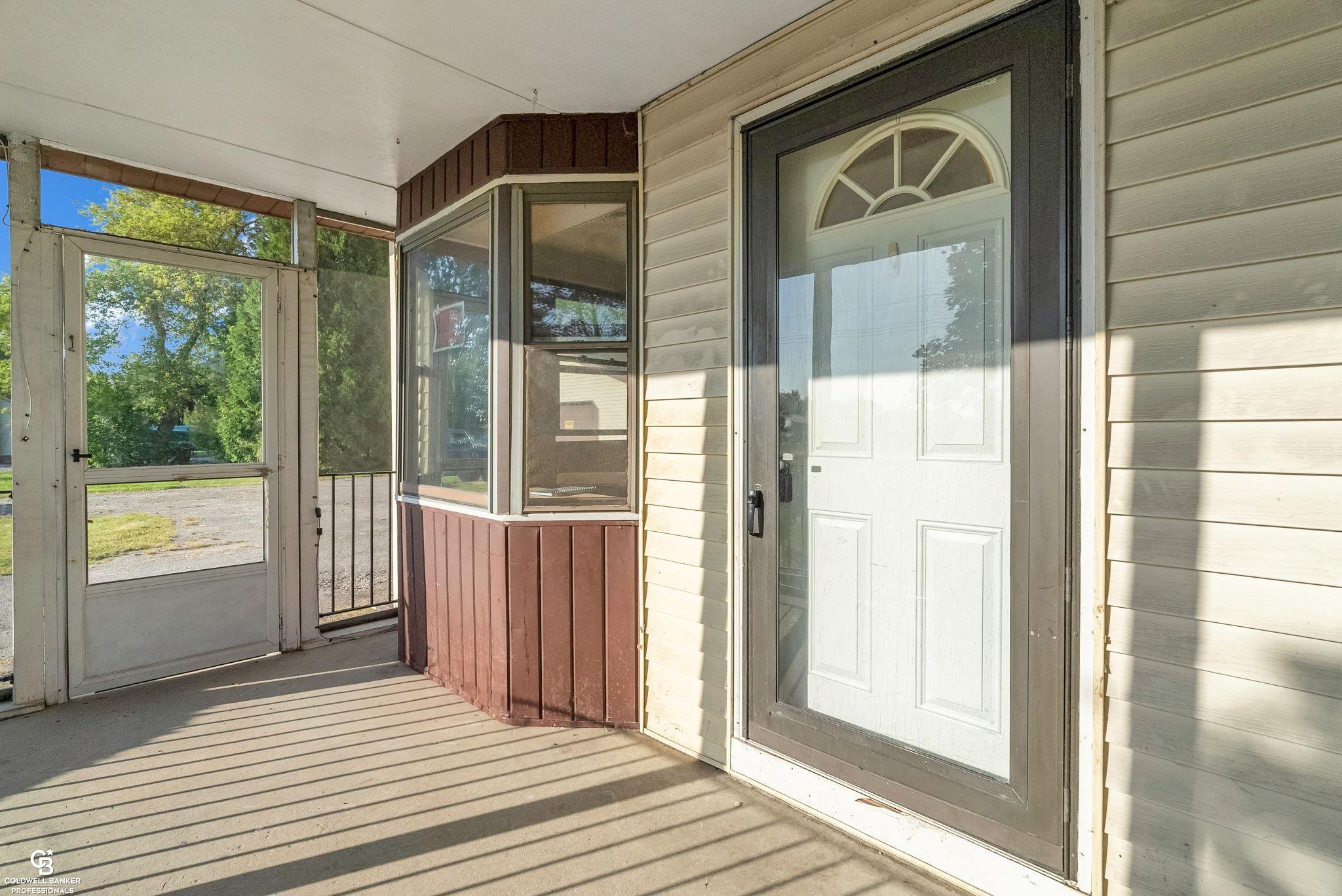 1461 Minnesota Road Port Huron, MI 48060 - Photo 8 of 35 50155936-74e3266e-57fa-481a-a963-e9875df9339f.JPG