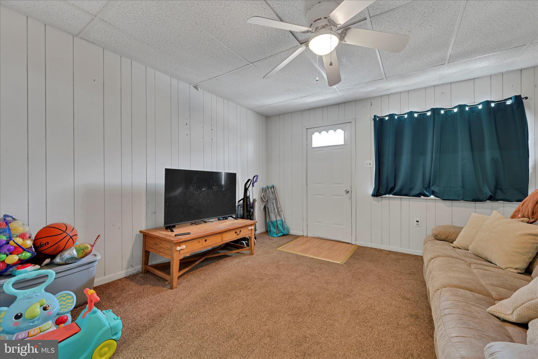 237 South Chestnut Street Shenandoah, PA 17976 - Photo 22 of 35 Unit#4-Family Room