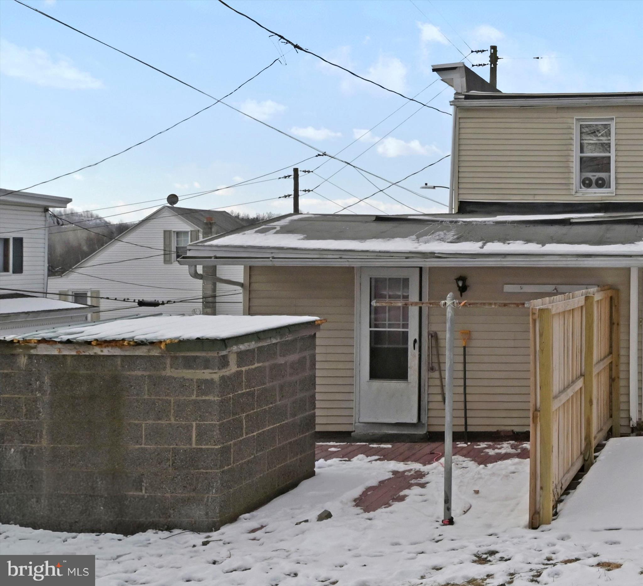 237 South Chestnut Street Shenandoah, PA 17976 - Photo 33 of 35 Exterior Back