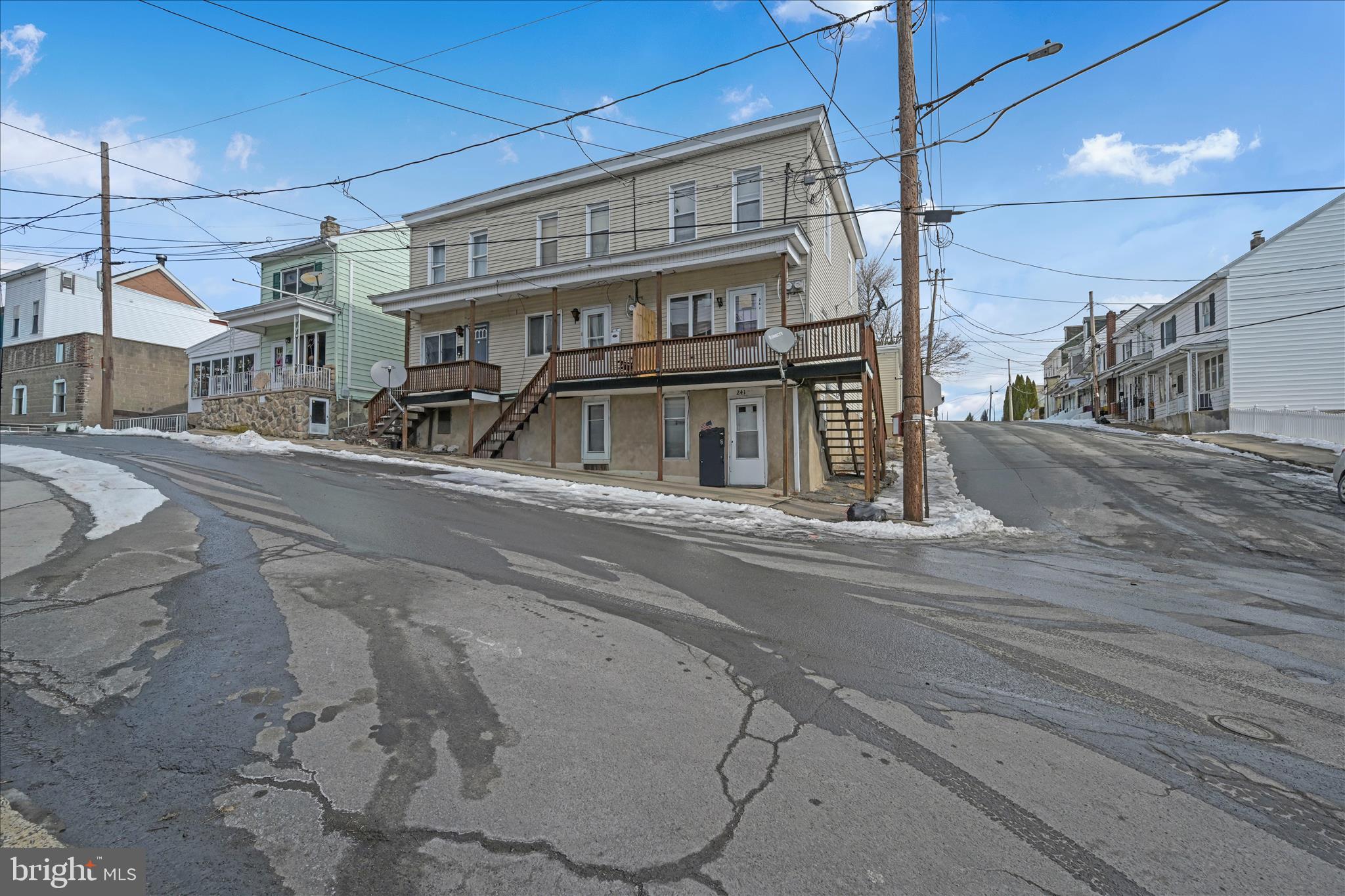 237 South Chestnut Street Shenandoah, PA 17976 - Photo 6 of 35 Exterior Front