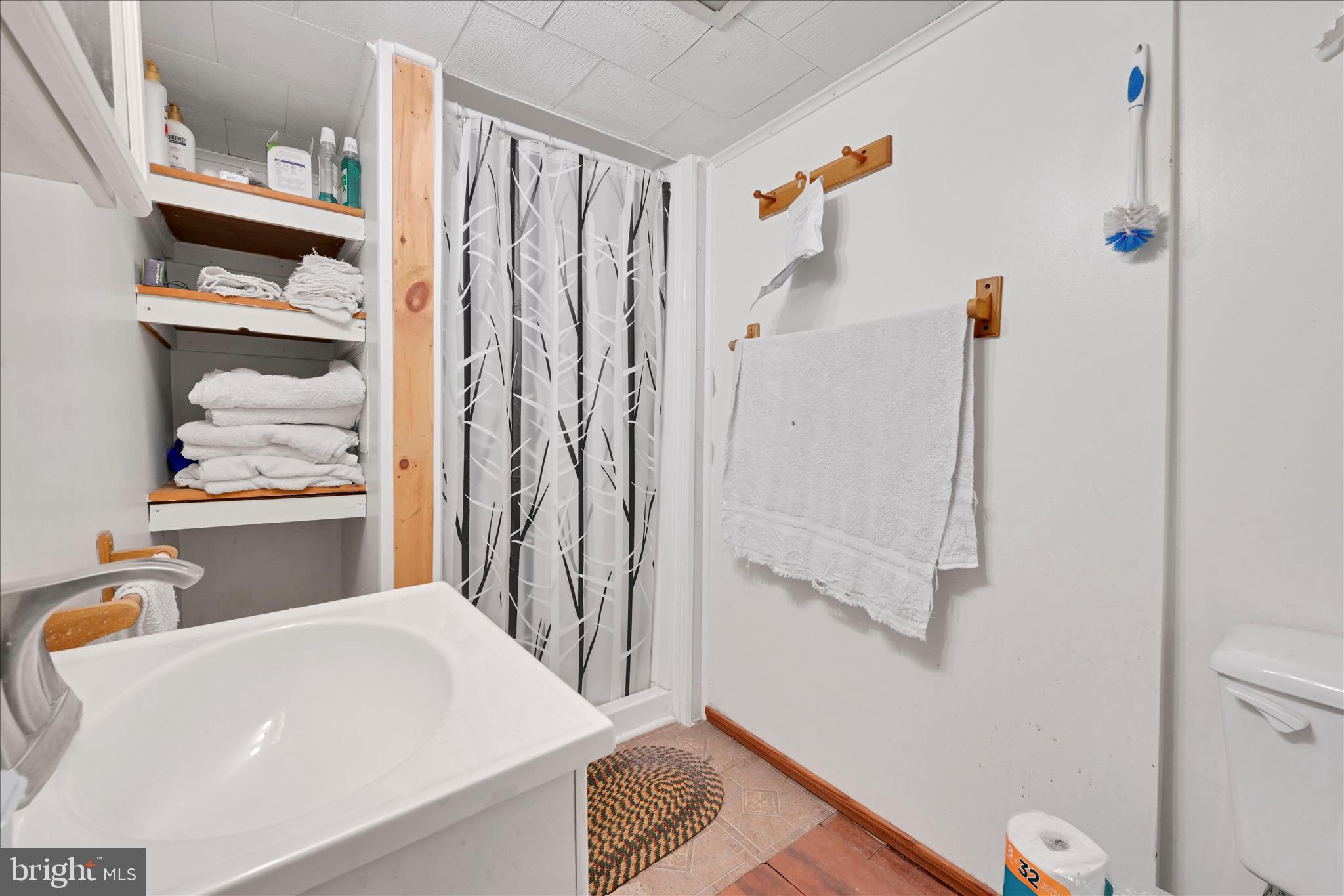 237 South Chestnut Street Shenandoah, PA 17976 - Photo 10 of 35 Unit#1-Bathroom