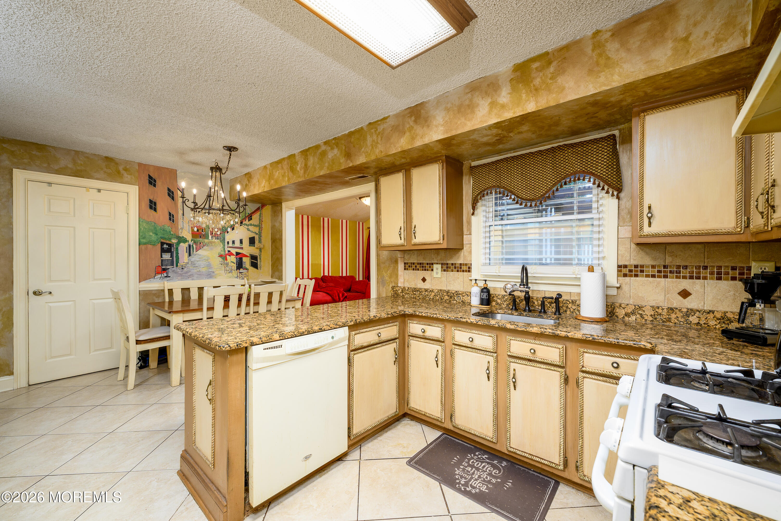 4 Boston Court Howell, NJ 07731 - Photo 11 of 40 Kitchen