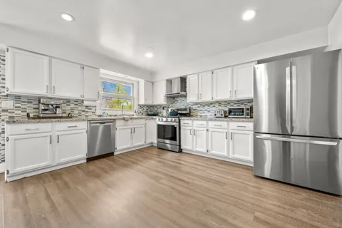 $599,000 | 33 South June Terrace, Lake Forest, IL 60045