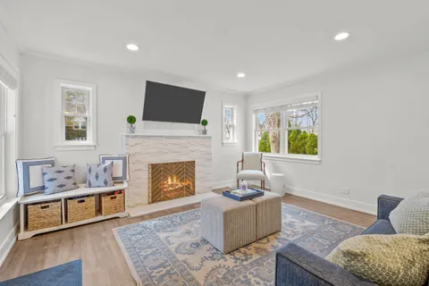 $599,000 | 33 South June Terrace, Lake Forest, IL 60045