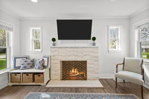 $599,000 | 33 South June Terrace, Lake Forest, IL 60045