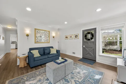 $599,000 | 33 South June Terrace, Lake Forest, IL 60045