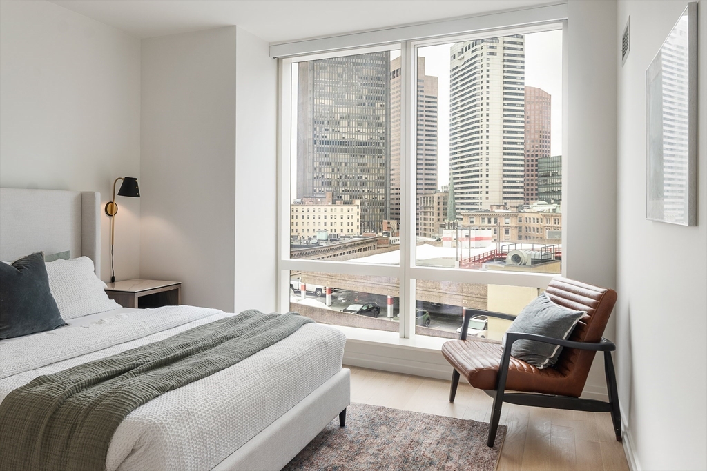 1 Franklin Street, Unit 1506 Boston, MA 02110 - Photo 9 of 32 a bedroom with a bed and a large window
