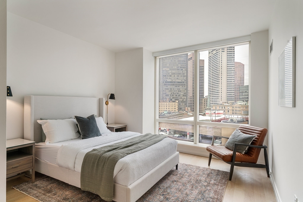 1 Franklin Street, Unit 1506 Boston, MA 02110 - Photo 10 of 32 a bedroom with a bed and a large window