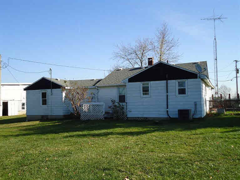 8191 South Voyles Road Pekin, IN 47165 - Photo 2 of 12 Gallery Image 2