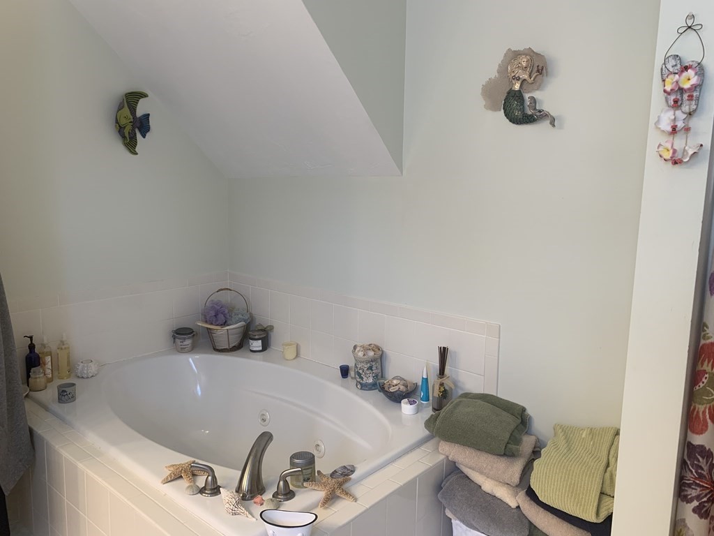 7 Queen Of Roses Lane, Unit 7 Uxbridge, MA 01569 - Photo 14 of 29 Gallery Image 14
