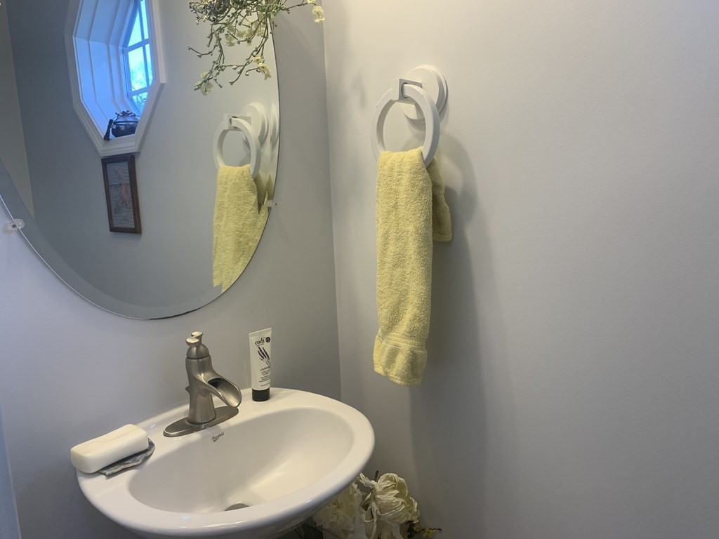 7 Queen Of Roses Lane, Unit 7 Uxbridge, MA 01569 - Photo 4 of 29 Gallery Image 4