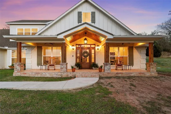 $949,900 | 310 Rabbit Hill, Lorena, TX 76655