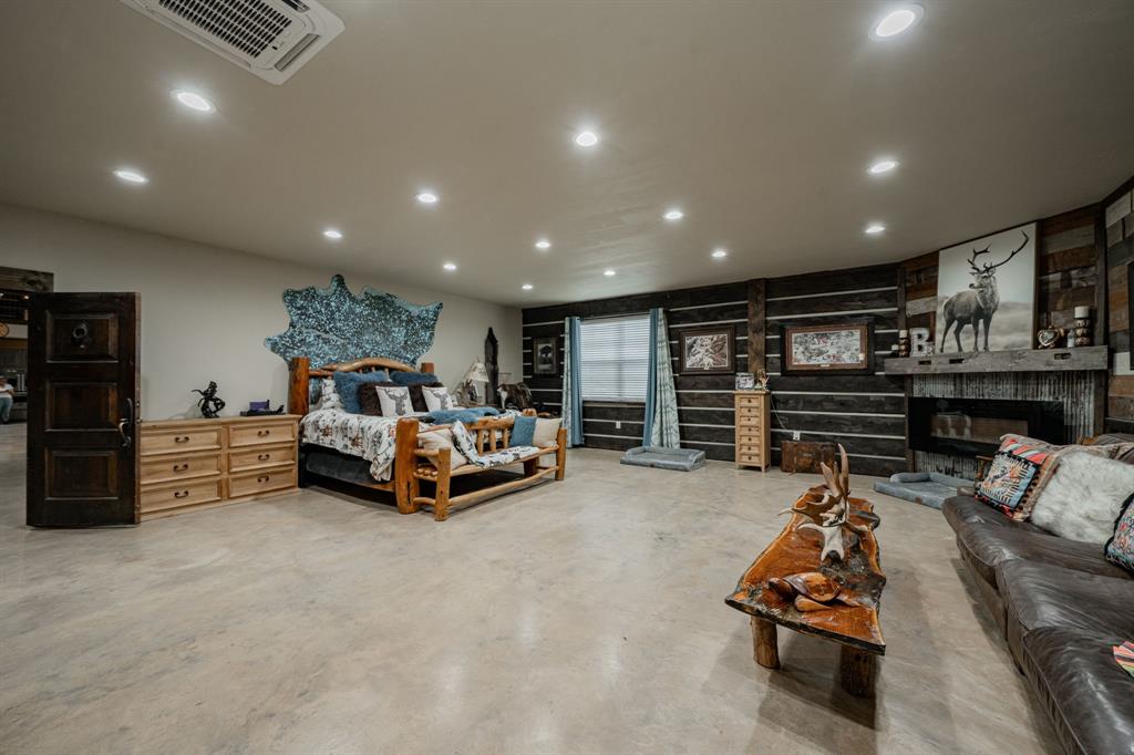 1990 Jim Harry Loop Sunset, TX 76270 - Photo 18 of 40 a living room with furniture and furniture