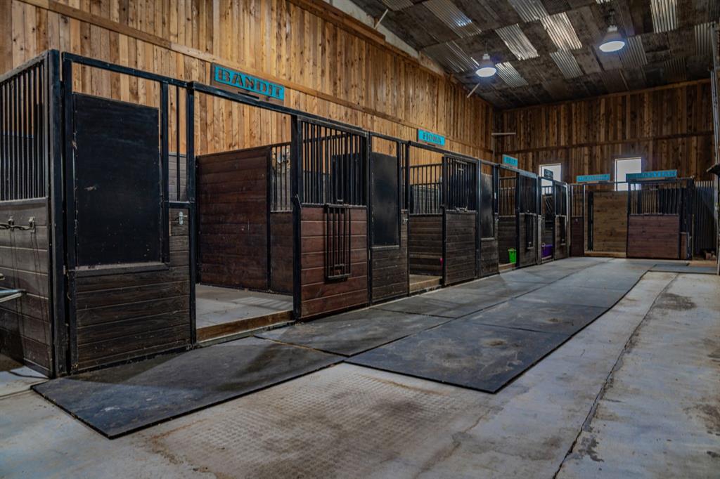 1990 Jim Harry Loop Sunset, TX 76270 - Photo 9 of 40