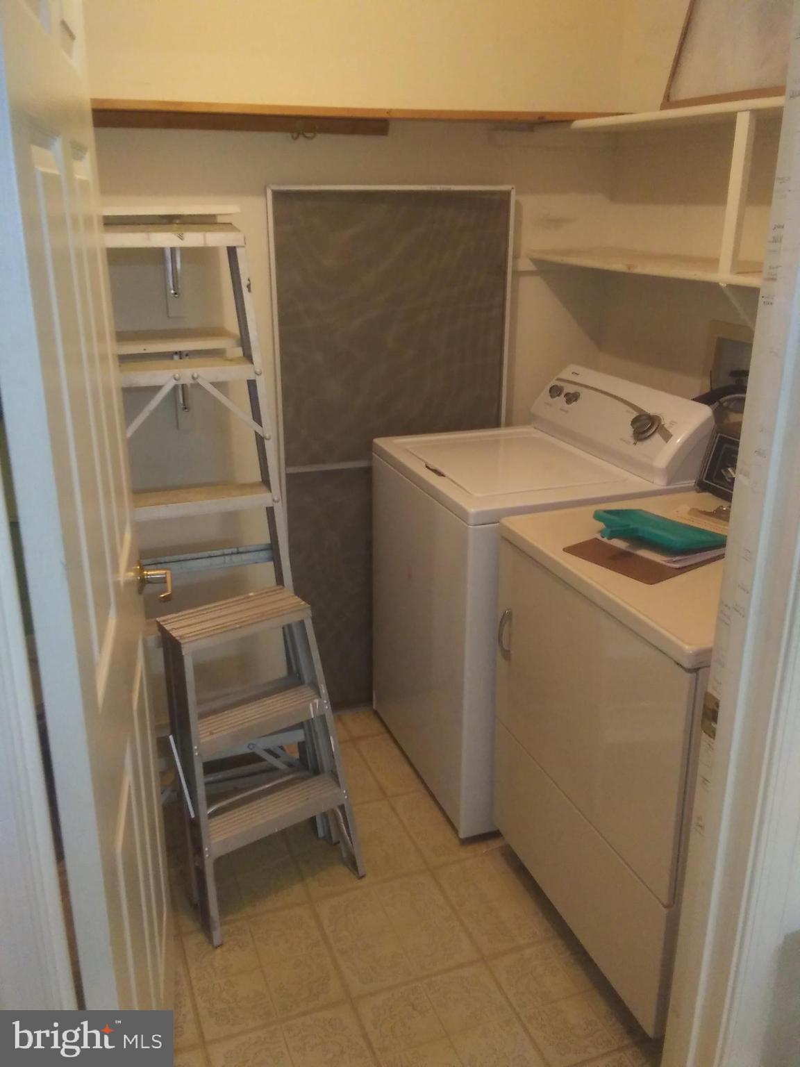 930 Riversedge Circle Annapolis, MD 21401 - Photo 9 of 10 laundry room