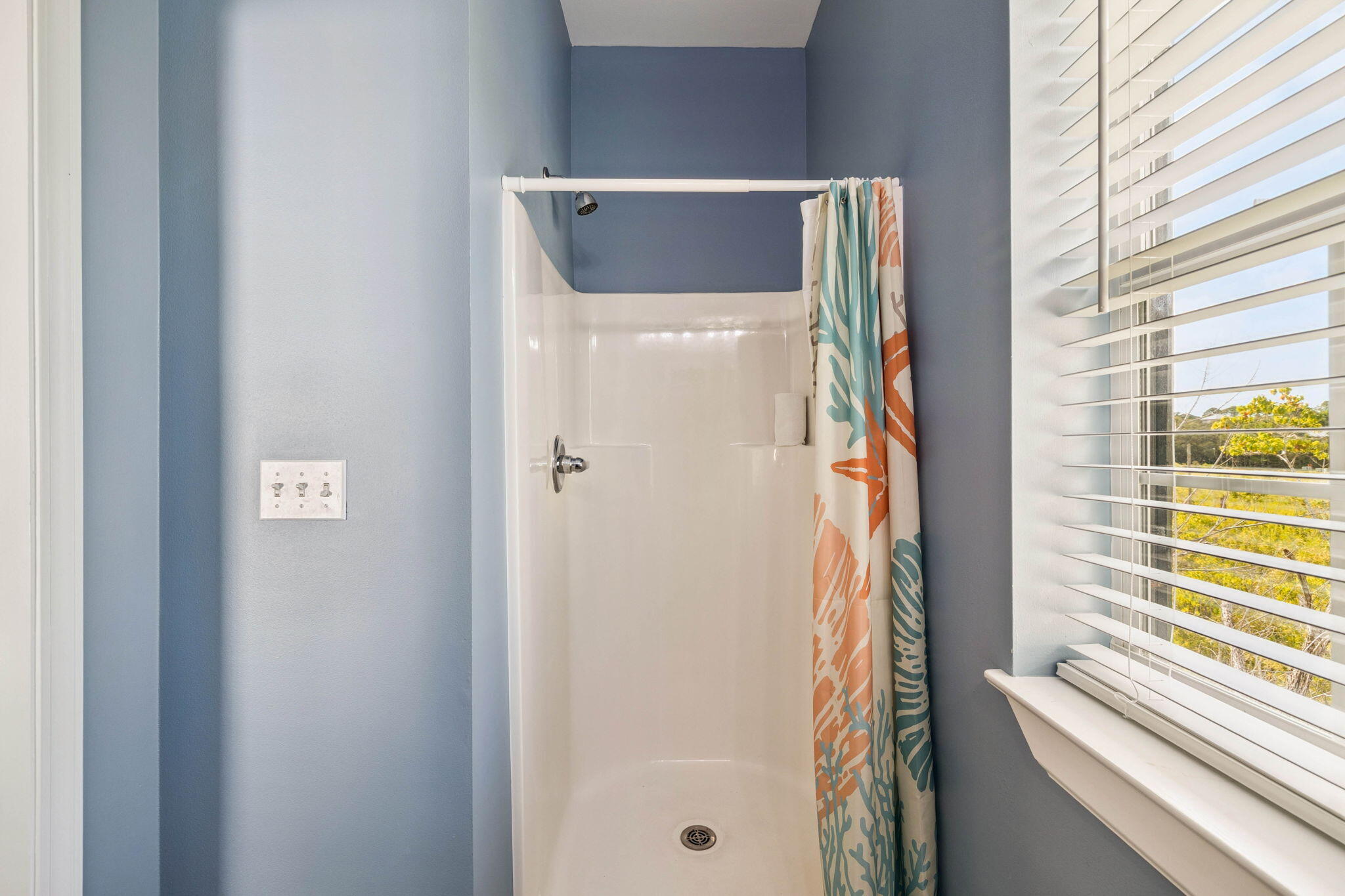 198 Somerset Bridge Road, Unit 114 Santa Rosa Beach, FL 32459 - Photo 21 of 28 a bathroom with a shower