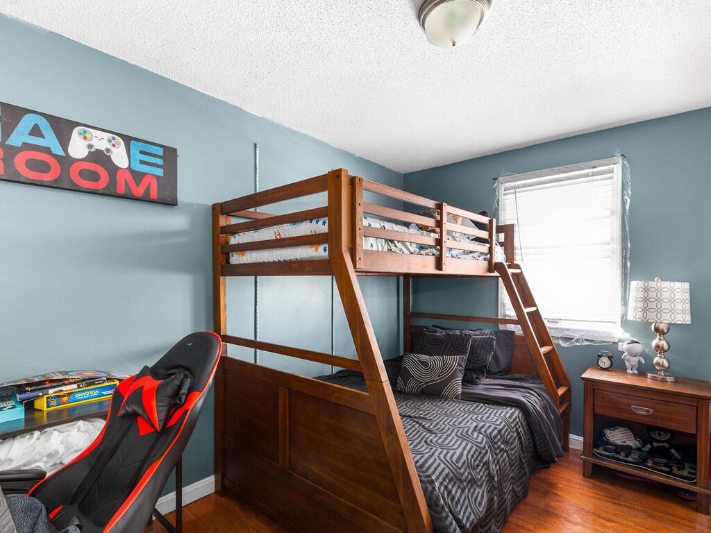 27 Lloyd Street Pawtucket, RI 02860 - Photo 12 of 24