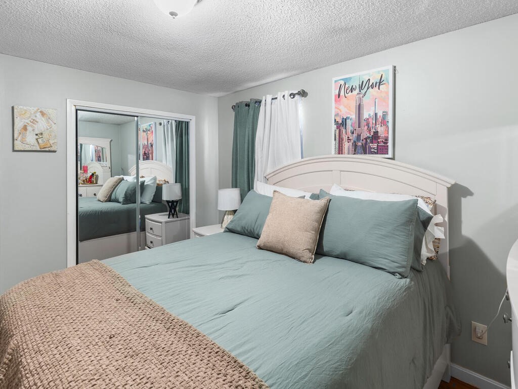 27 Lloyd Street Pawtucket, RI 02860 - Photo 13 of 24