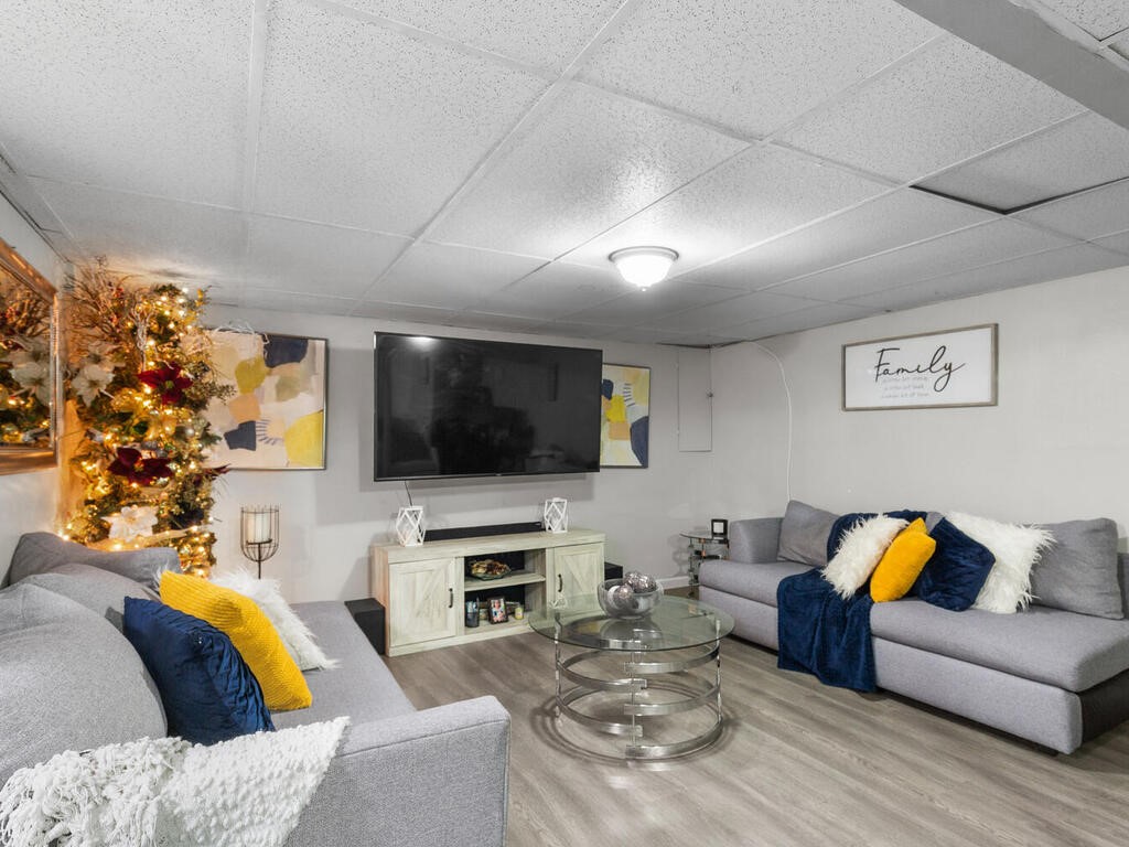 27 Lloyd Street Pawtucket, RI 02860 - Photo 15 of 24