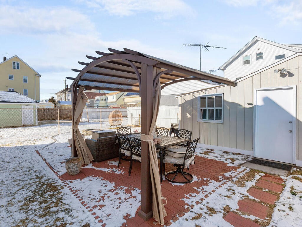 27 Lloyd Street Pawtucket, RI 02860 - Photo 19 of 24